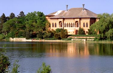 Romania Mogosoaia Palace Lake